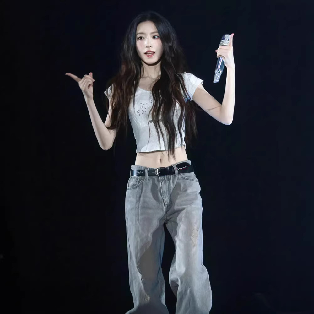Wash Effect Set - เสื้อยีนส์วินเทจทรงสลิมฟิตสไตล์เกาหลี คอตตอน คอกลม พิมพ์ลาย พร้อมกางเกงยีนส์ ชุดเซ็ตสองชิ้นสำหรับผู้หญิง